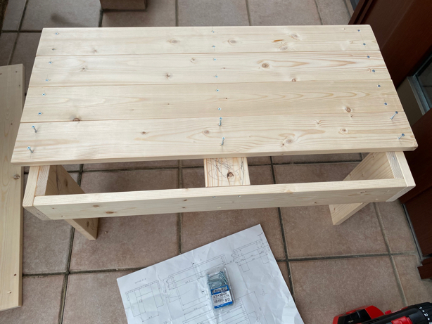 DIYで作るテーブル